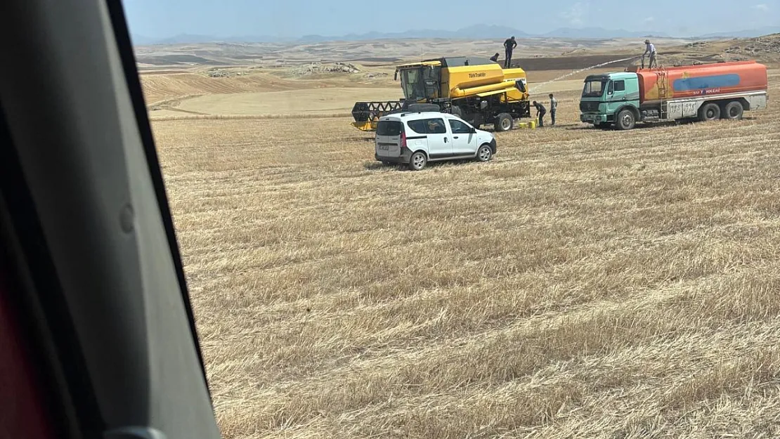 Siirt'te Biçerdöver Yangını: 4 Dönüm Buğday Tarlası Zarar Gördü