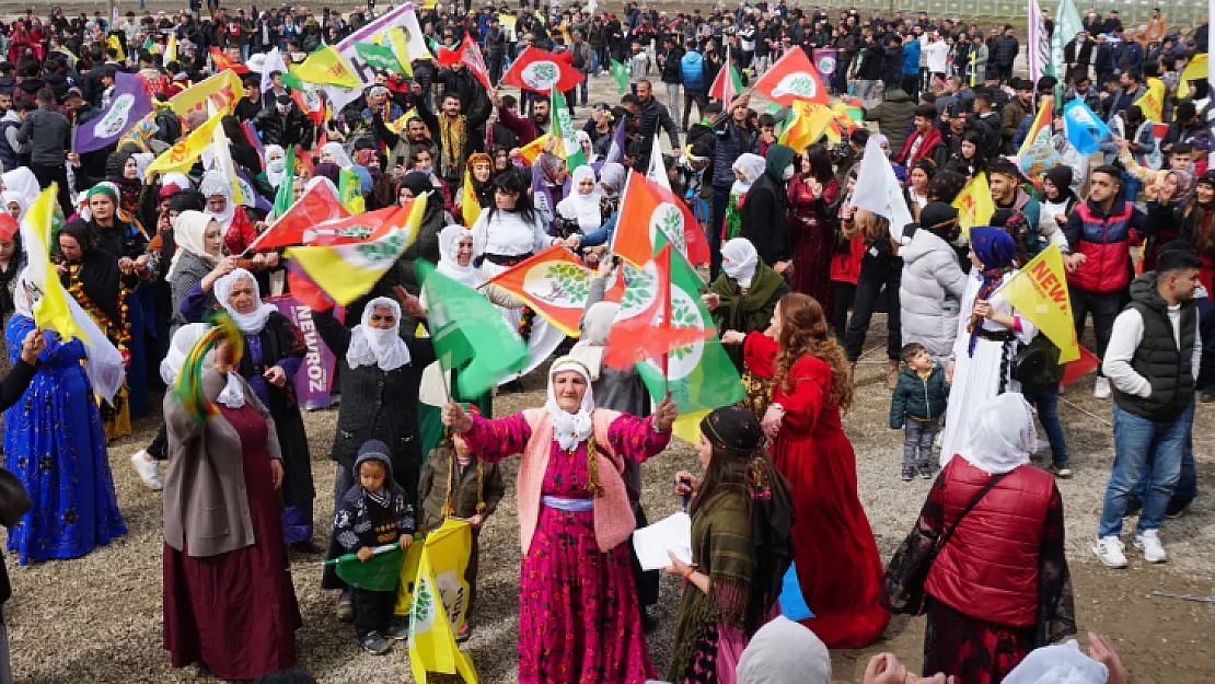 Siirt'te Binlerin Katılımıyla Newroz Kutlandı