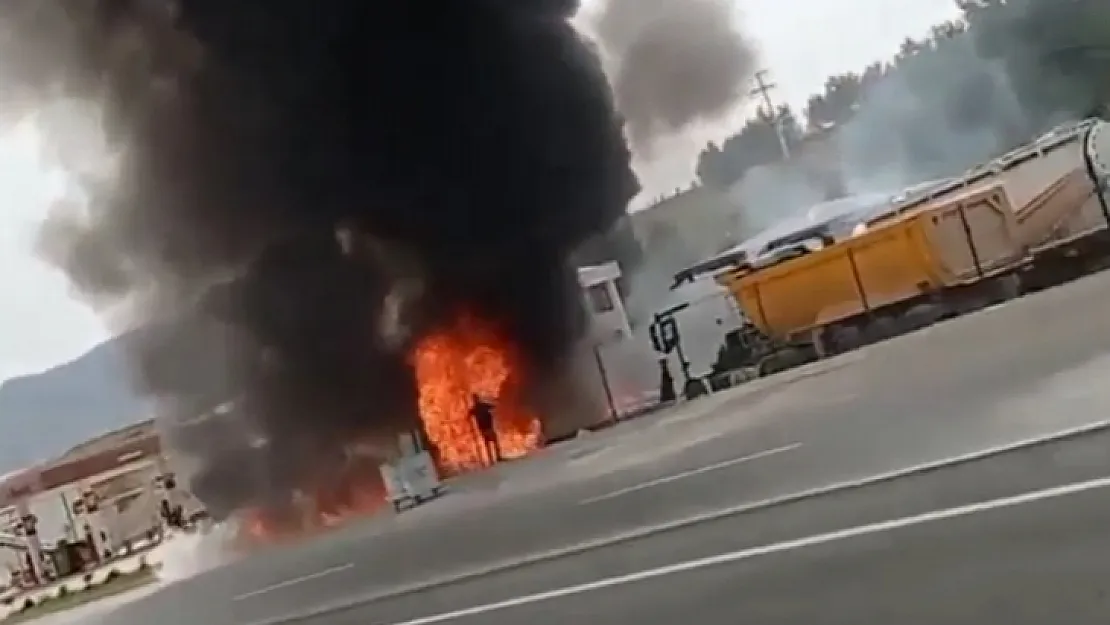 Siirt'te Bir Petrol İstasyonu Alev Alev Yandı!