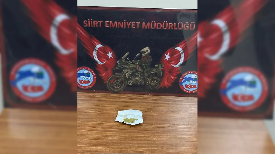 Siirt'te Cadde Ortasında Durdurulan Şüphelinin Üzerinden Uyuşturucu Çıktı