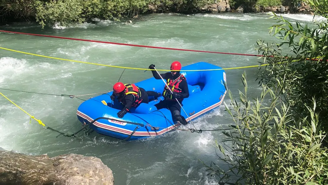 Siirt'te çayda akıntıya kapılan Eyüp hemşireyi arama çalışmaları devam ediyor