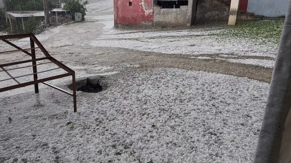 Siirt'te ceviz büyüklüğünde dolu yağdı