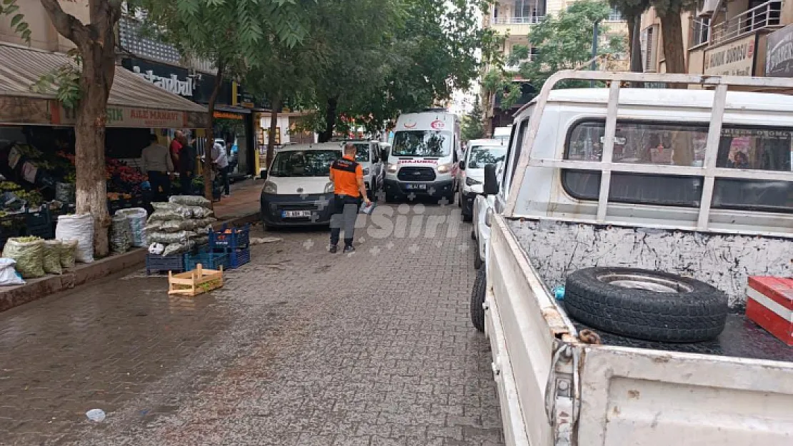 Siirt'te çift yönlü park ambulansın ilerlemesine engel oldu!