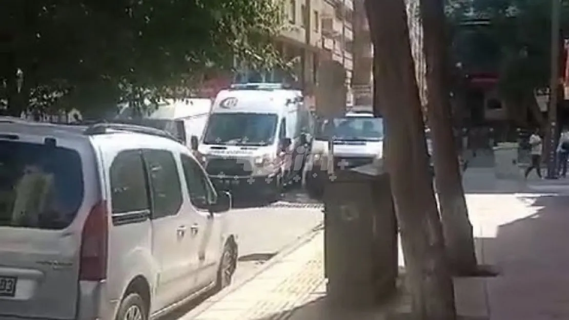 Siirt'te çift yönlü park yüzünden ambulans ilerlemekte zorluk çekti! 