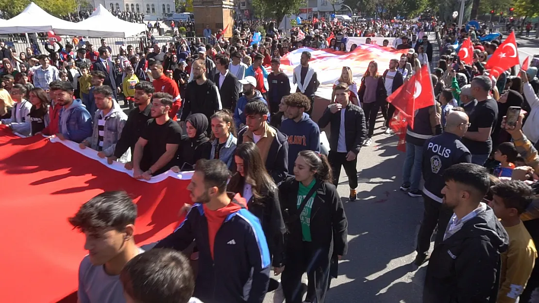 Siirt'te Coşkulu  29 Ekim Cumhuriyet Bayram'ı