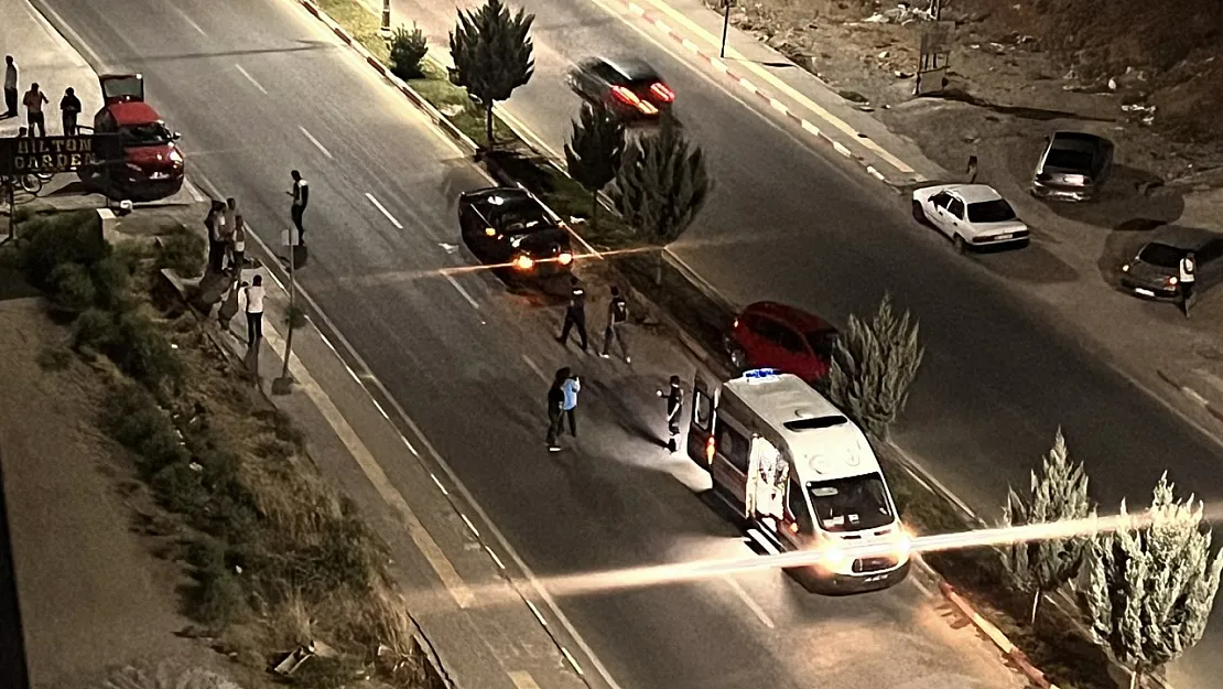 Siirt'te Dehşet Anları: Çocuğa Çarpmamak İçin Direksiyonu Kırdı, Faciadan Dönüldü