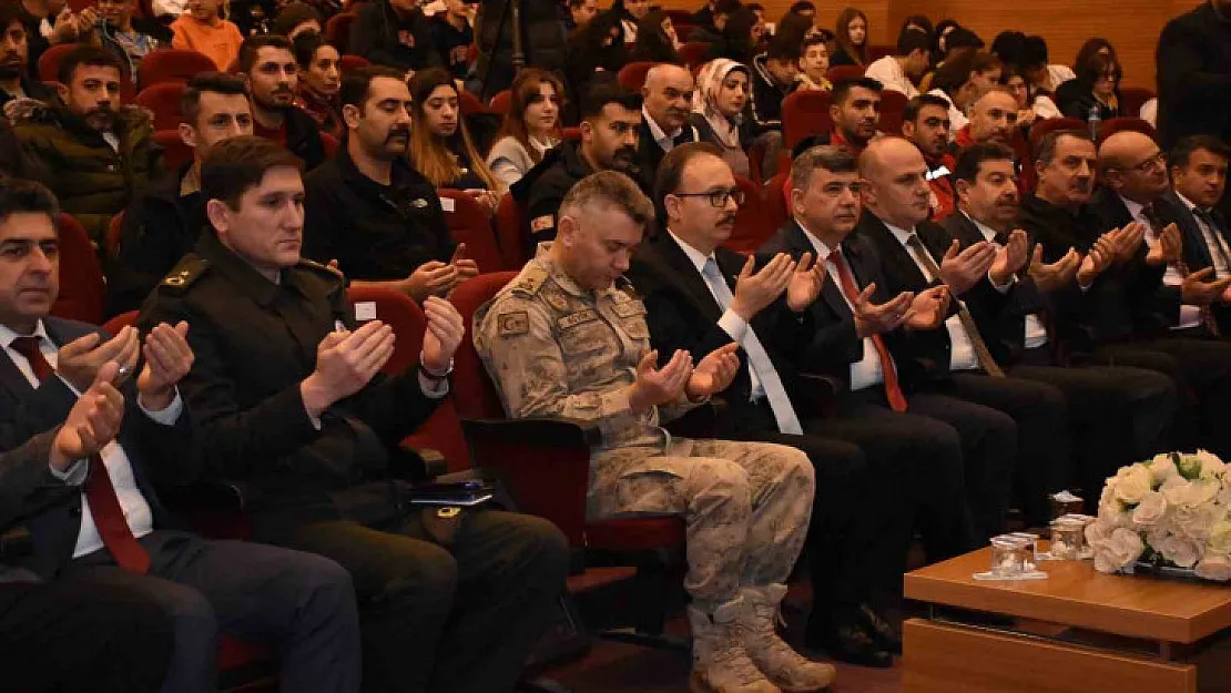 Siirt'te depremde hayatını kaybedenler anıldı