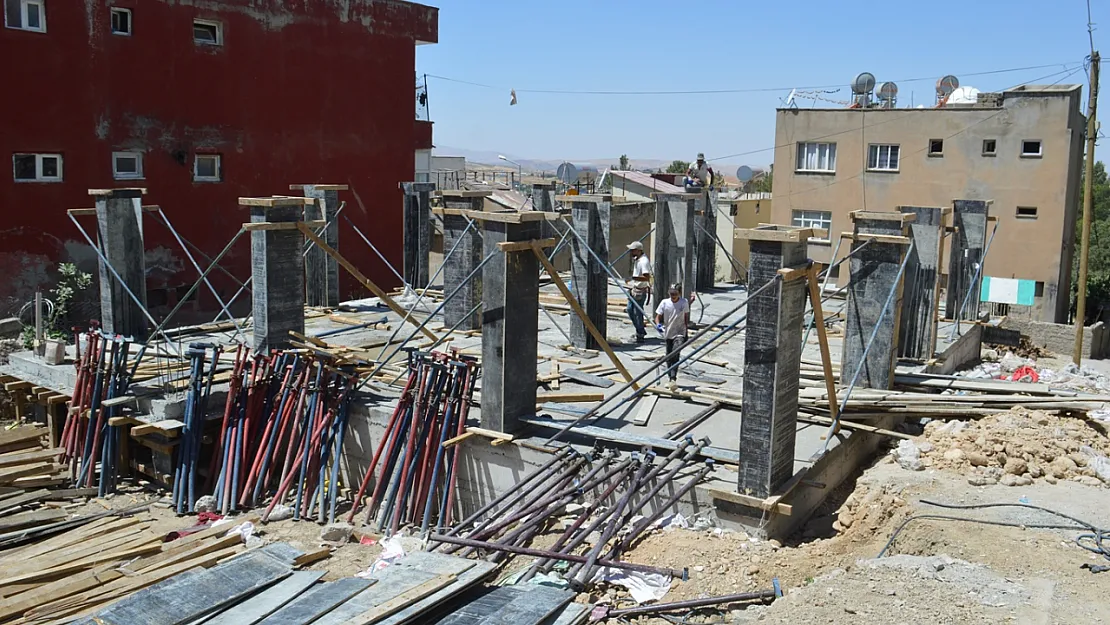 Siirt'te Depremzede gazeteci evini kaybetti, destek bekliyor