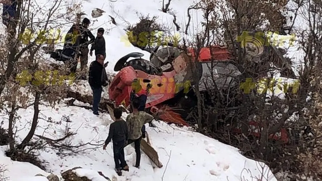 Siirt'te Devrilen İş Makinesinin Altında Kalan Sürücü Hayatını Kaybetti 