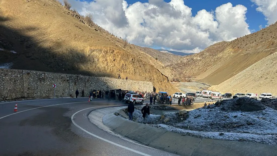 Siirt'te Düğüne Giden Yolcuları Taşıyan Minübüs Devrildi: 12 yaralı