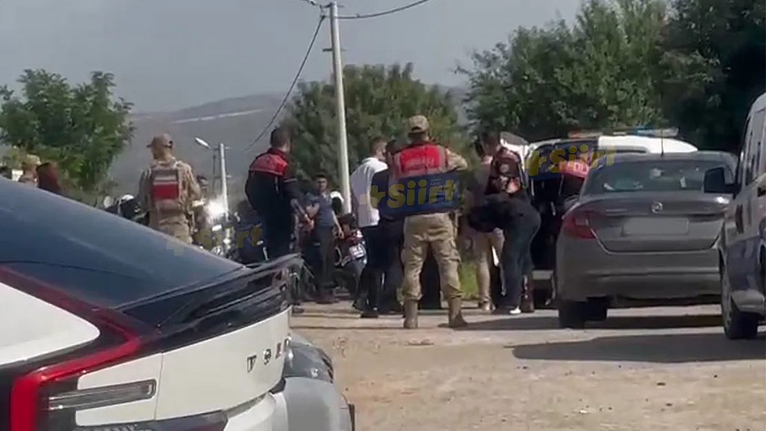Siirt'te ''Dur'' İhtarına Uymayan 2 Kadın ve 2 Erkek Kovalamaca Sonucu Gökçebağ'da Yakalandı