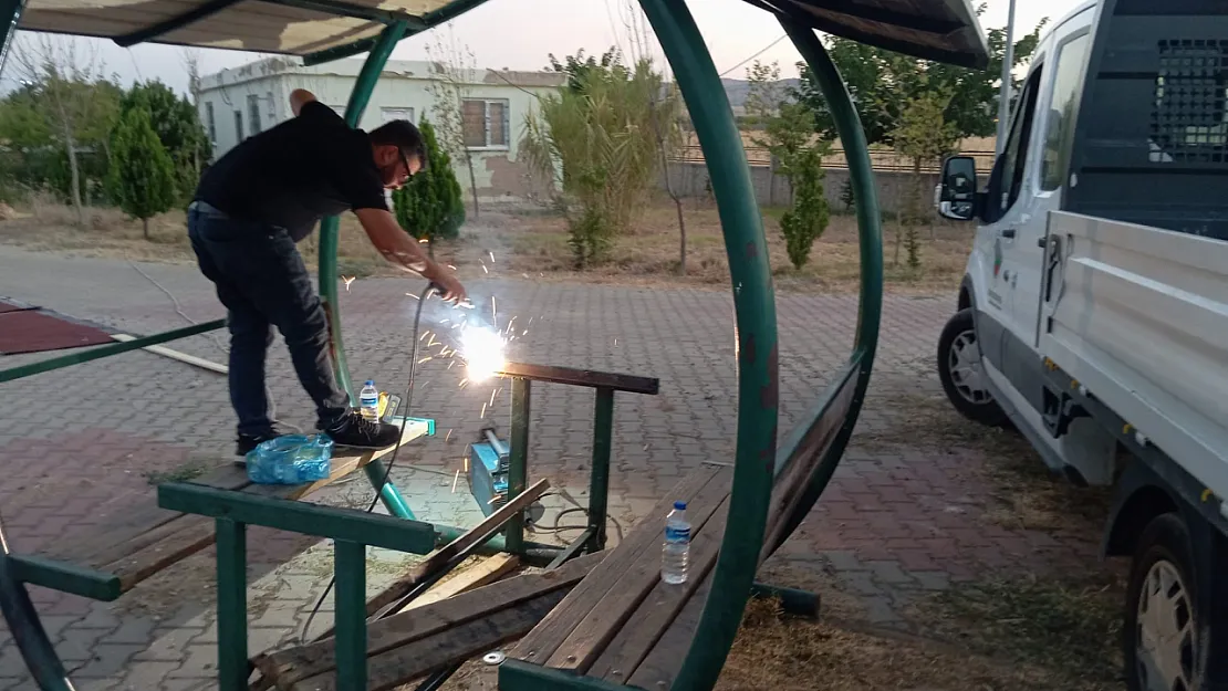 Siirt'te Duyarsızlık Pes Dedirtti: Park Eşyaları Tekrar Tekrar Kırılıyor