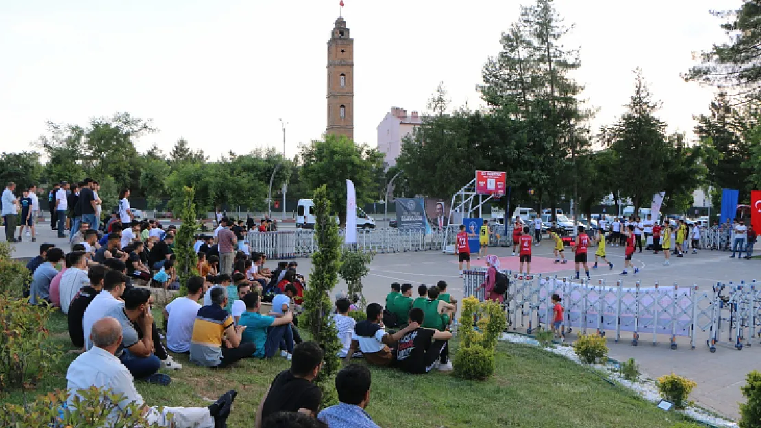 Siirt'te Düzenlenen 'Sokaklar Bizim 3X3 Basketbol Gençlik Kupası' Şampiyonu Belli Oldu