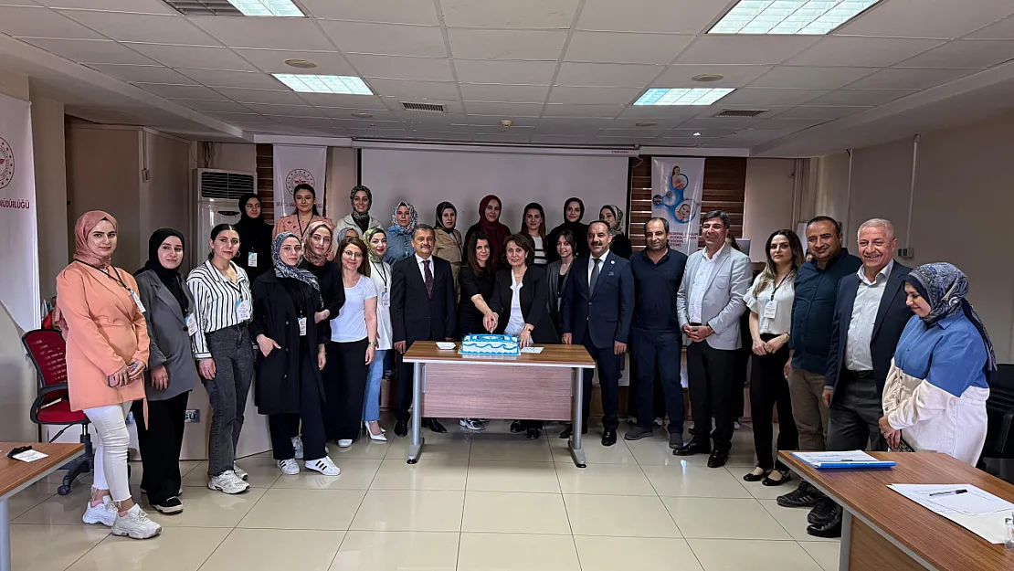 Siirt'te Ebeler Günü Coşkuyla Kutlandı