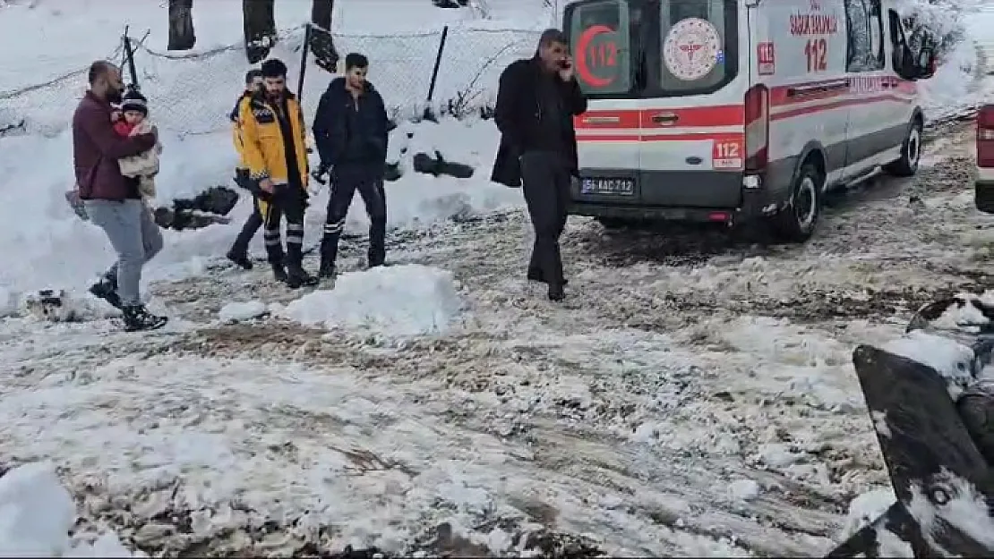 Siirt'te Ekipler Bir Yaşındaki Bebek İçin Seferber Oldu! Araçta Mahsur Kalan 4 Kişi de Kurtarıldı