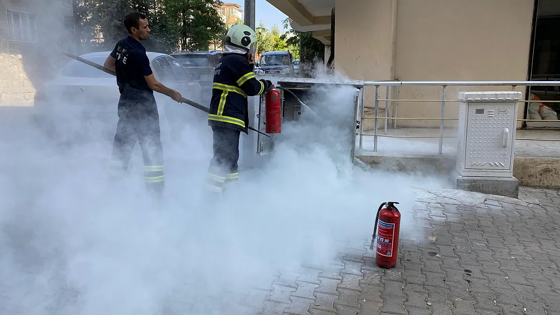 Siirt'te Elektrik Panosu Alev Alev Yandı!
