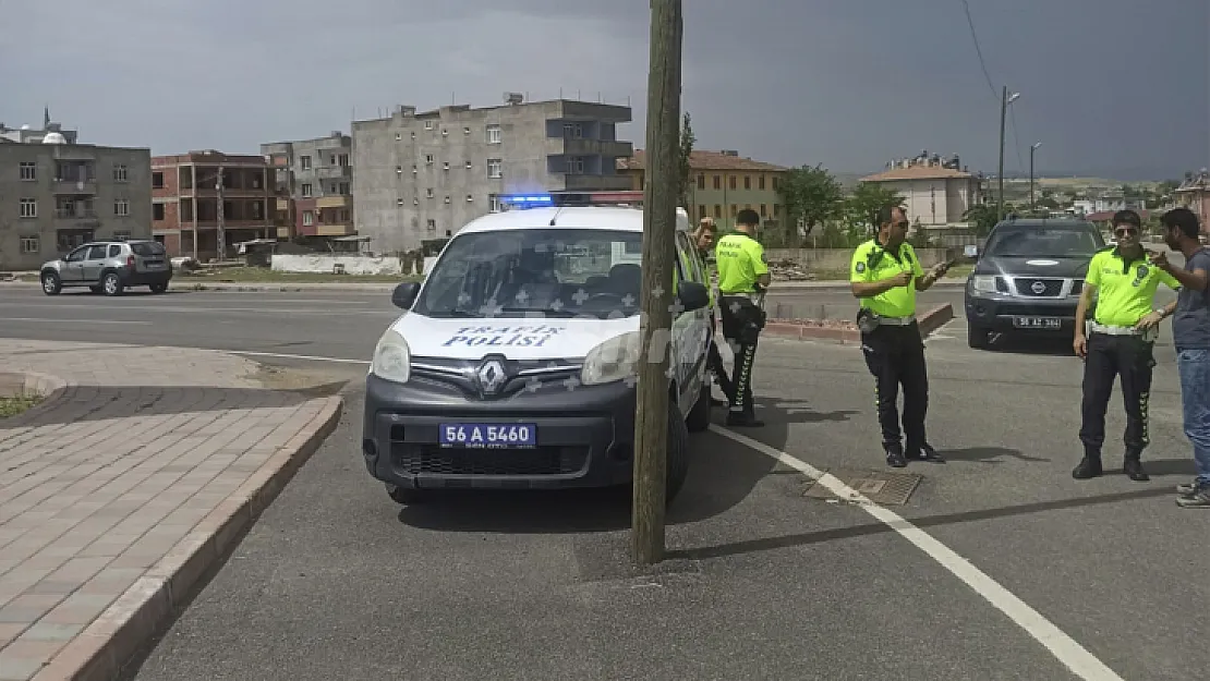 Siirt'te Emniyetsiz Emniyet Şeridi! Polis Duruma El Attı