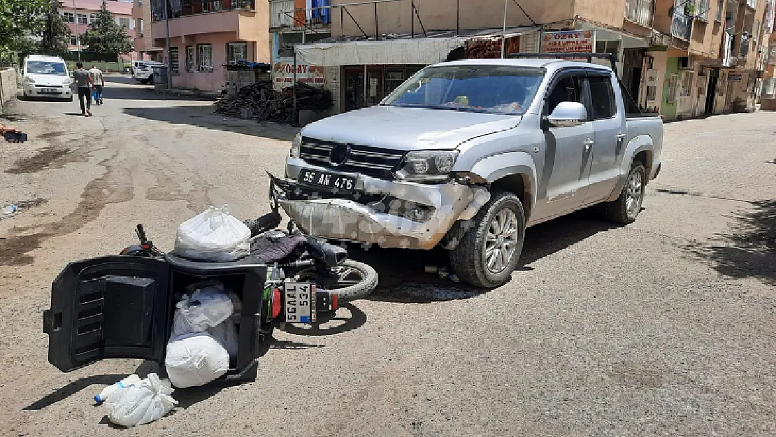 Siirt'te Feci Kaza! Kamyonetle Kafa Kafaya Çarpışan Motor Kurye Ağır Yaralı