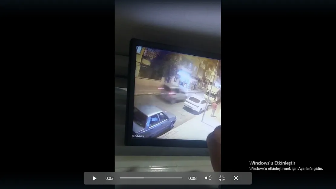 Siirt'te feci kaza: Yola fırlayan 5 yaşındaki çocuğa otomobil çarptı! O anlar kamerada