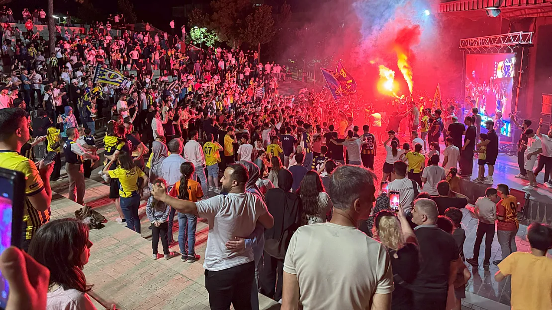 Siirt'te Fenerbahçe Coşkusu: Kızlar Tepesi'nde Şampiyonluk Kutlaması