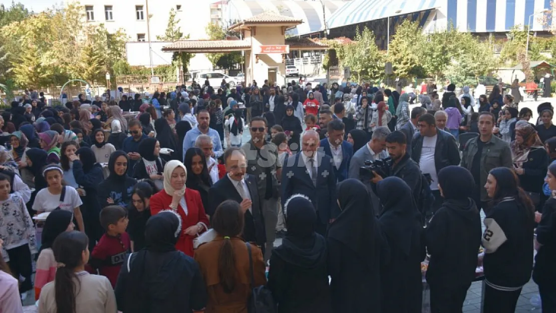 Siirt'te Filistin Yararına Düzenlenen Kermese Yoğun İlgi