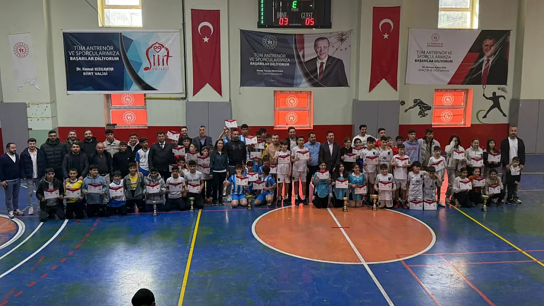 Siirt'te Futsal Yıldızlar Kız-Erkek Müsabakaları Sonuçlandı