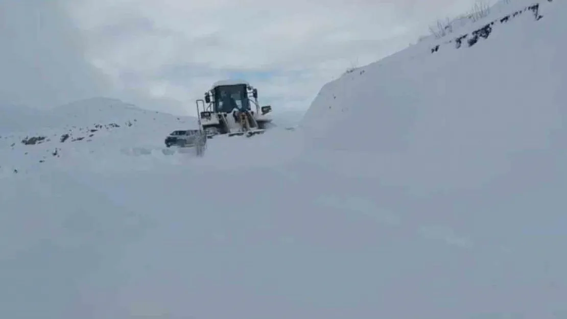 Siirt'te grup köy yolu ulaşıma kapandı