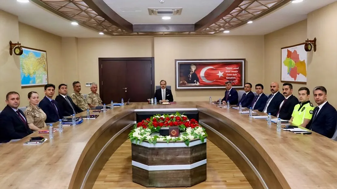 Siirt'te Güvenlik ve Asayiş Toplantısı: Önemli Konular Masaya Yatırıldı