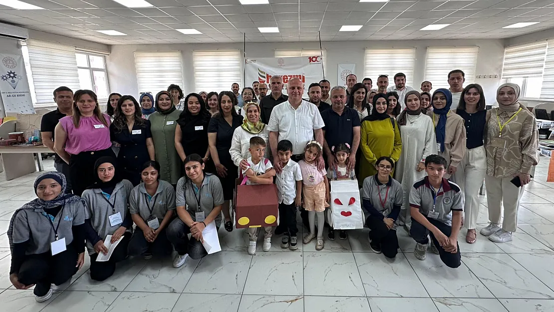 Siirt'te Harezmi Eğitim Modeli Kapsamında Yıl Sonu Etkinliği Düzenlendi