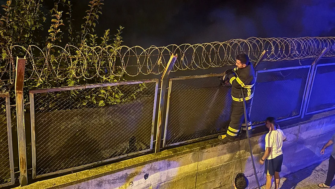 Siirt'te Havai Fişek Faciası: Tugay Kmutanlığı İçinde Anız Yangını Çıktı