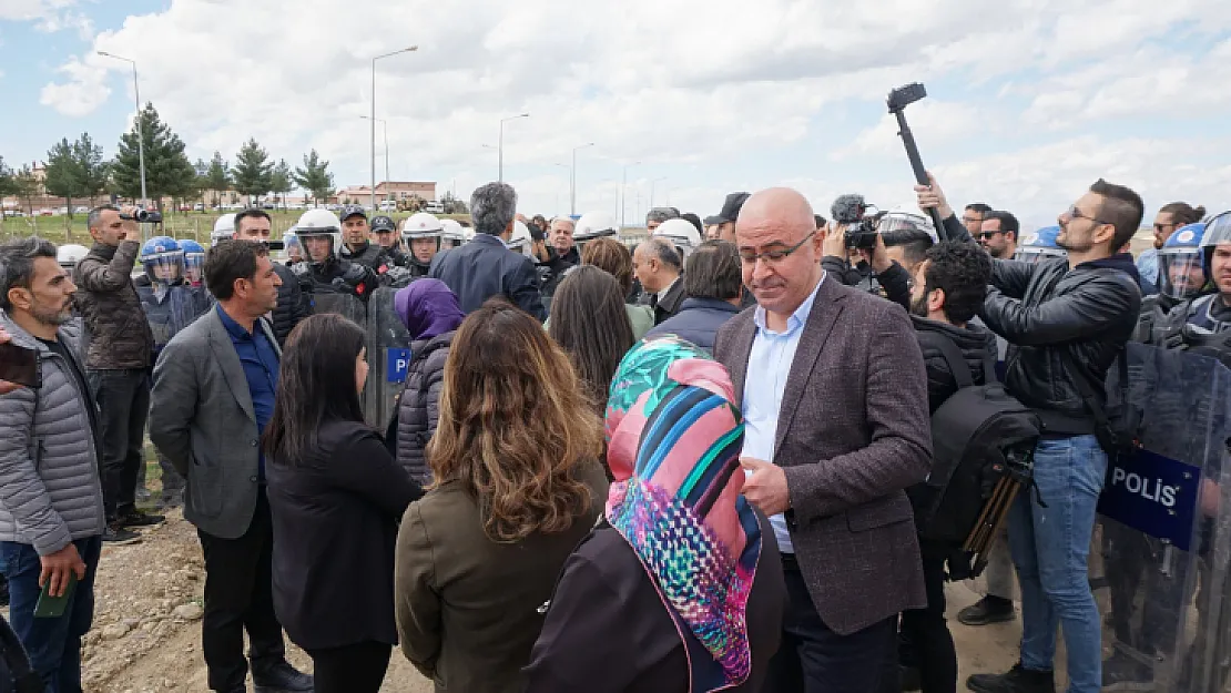 Siirt'te HDP'li Vekiller ile Polis Arasında Gerginlik!