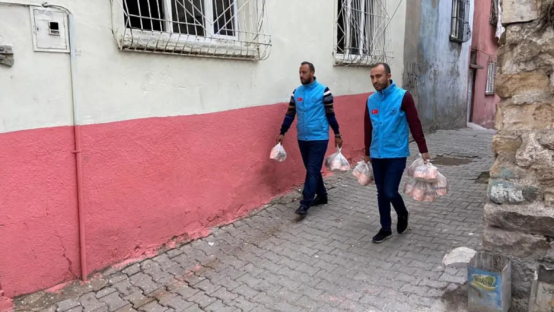 Siirt'te Her Gün Onlarca Eve Sıcak Yemek Dağıtımı Yapılıyor!