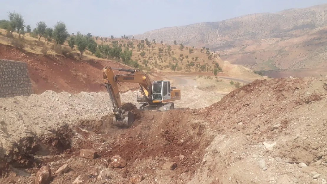 Siirt'te heyelan nedeniyle kapanan yol yeniden trafiğe açıldı!