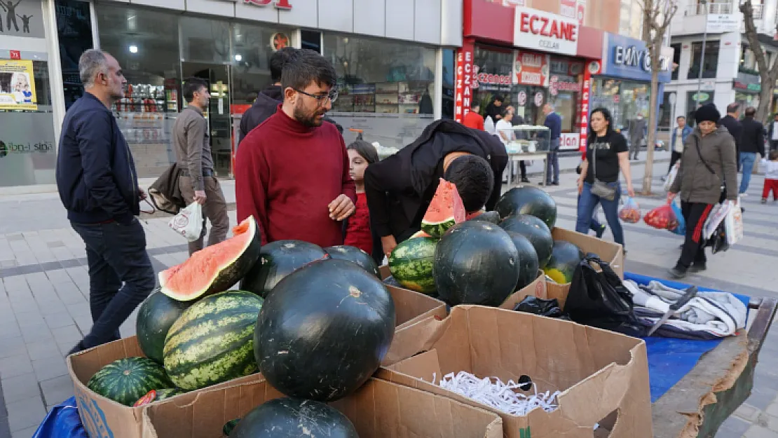 Siirt'te İftara Giden Vatandaşlar Gördükleri Karpuz Fiyatı Karşısında Şok Oldular!