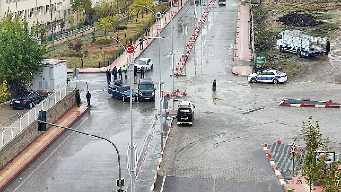 Siirt'te İki Araç Çarpıştı!