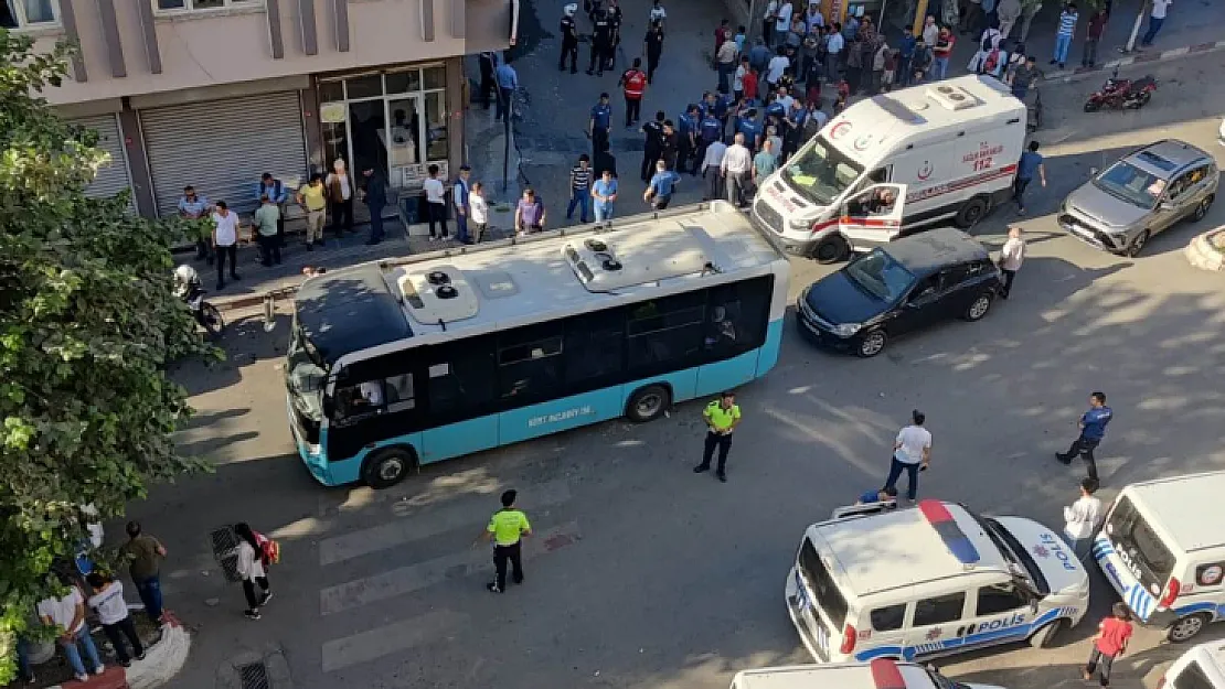 Siirt'te İki Grup Arasında Çıkan Kavgada Sandalyeler Uçuştu: Yaralılar Var