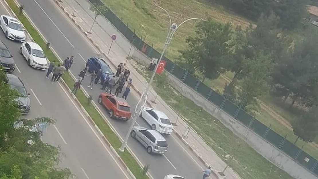Siirt'te Kadın Sürücü Ters Yöne Girdi, Facianın Eşiğinden Dönüldü!