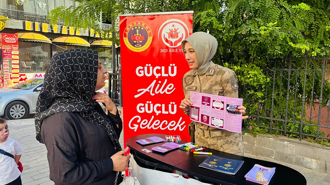 Siirt'te 'Kadına El Kalkamaz' Mesajı Verildi