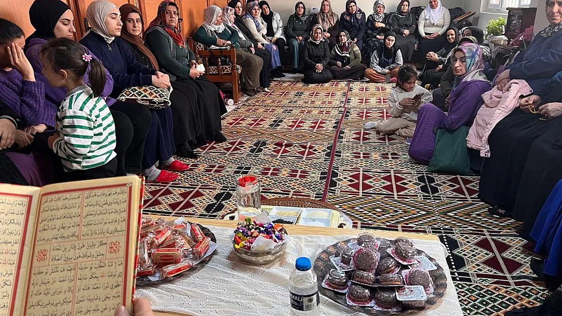 Siirt'te Kadınlar Berat Kandili Etkinliğinde Bir Araya Geldi