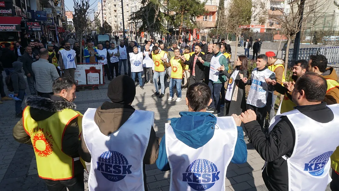 Siirt'te Kamu Emekçilerinden İş Bırakma Eylemi