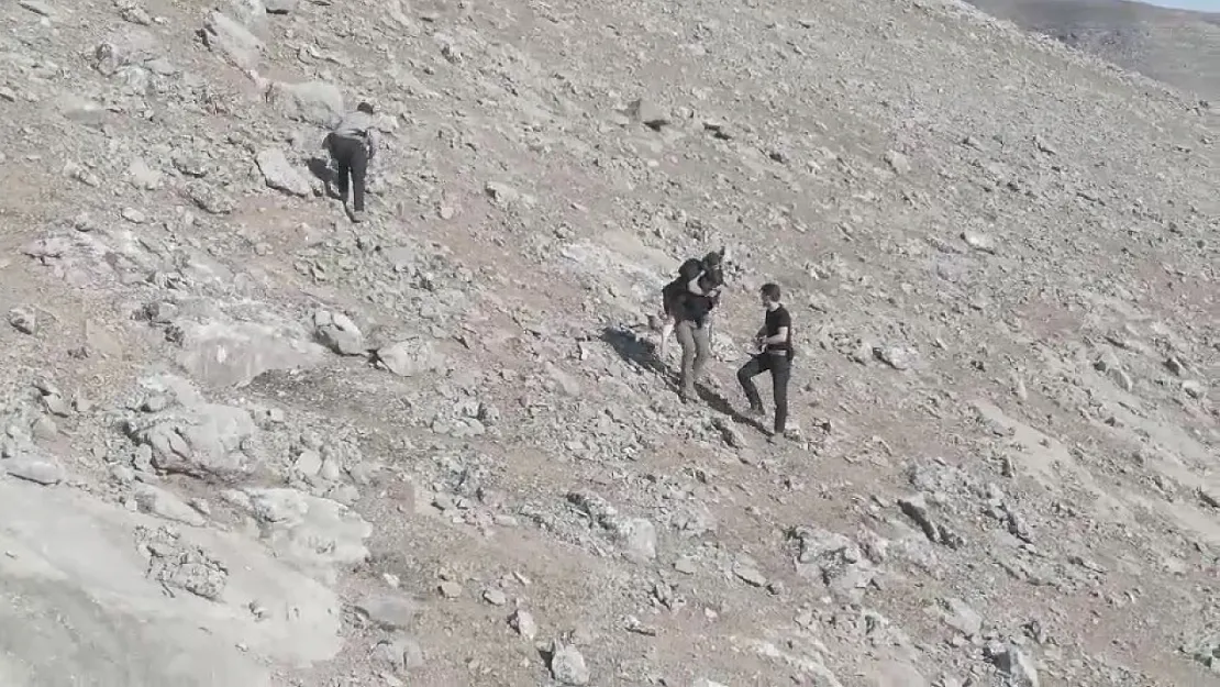 Siirt'te Kayıp Genç Kız Yoğun Çalışmalar Sonucunda Bulundu! Ekipler Sırtında Taşıdı