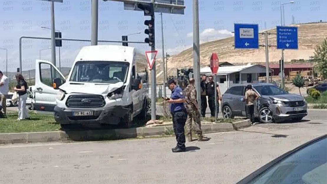Siirt'te Kontrol Noktasında Trafik Kazası: 1 Kişi Yaralandı