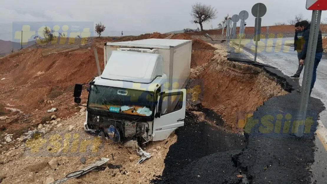 Siirt'te kontrolden çıkan kamyon 3 Metre yükseklikten şarampole uçtu