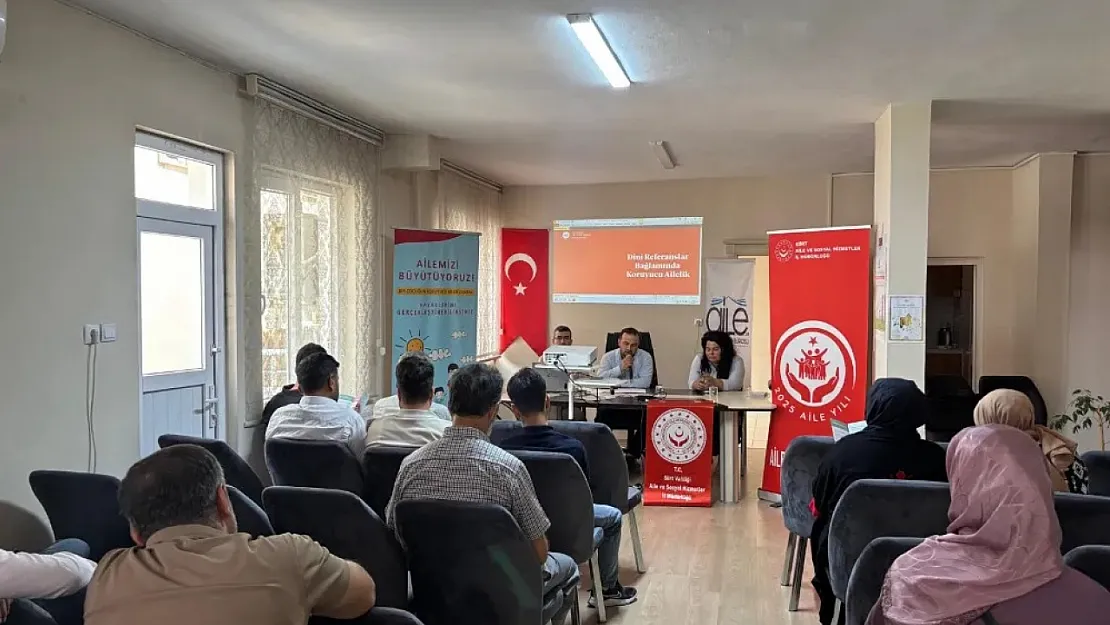 Siirt'te Koruyucu Aile Günü Paneli Gerçekleştirildi