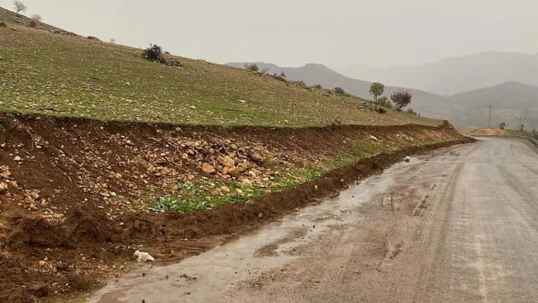 Siirt'te köylere ulaşım sağlayan yollarda çalışma şart!