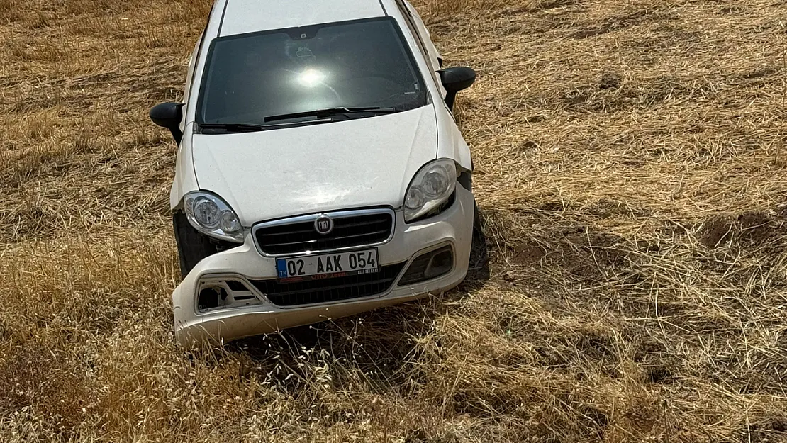 Siirt'te Lastik Patlayan Otomobil Tarlaya Uçtu: Sürücü Ağır Yaralandı