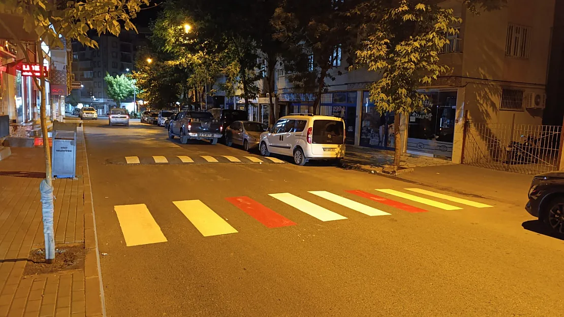 Siirt'te Mahalle Sakinleri Talep Etti! Belediye 3 Kasis Yaptı