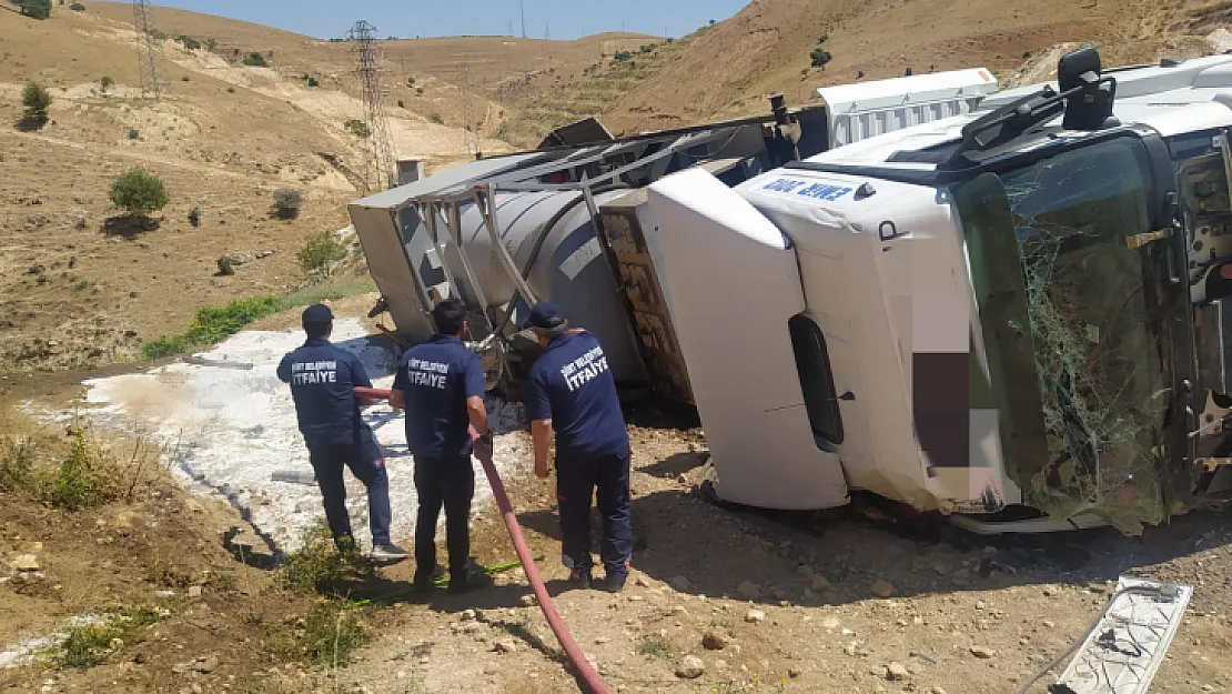 Siirt'te Mazot Yüklü Tır Devrildi! İtfaiye Olası Facianın Önüne Geçti