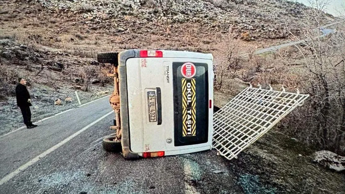 Siirt'te minibüs devrildi: 11 yaralı