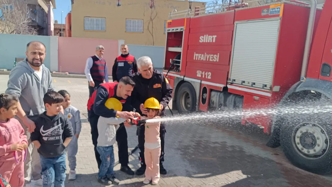 Siirt'te Minik Öğrencilere Yangın Güvenliği Eğitimi